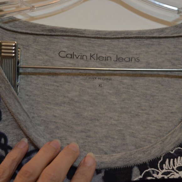Calvin Klein Jeans Sign Prints Tie Dye Design Gray-Blue-Black Soft Top Tee XL - Picture 2 of 6